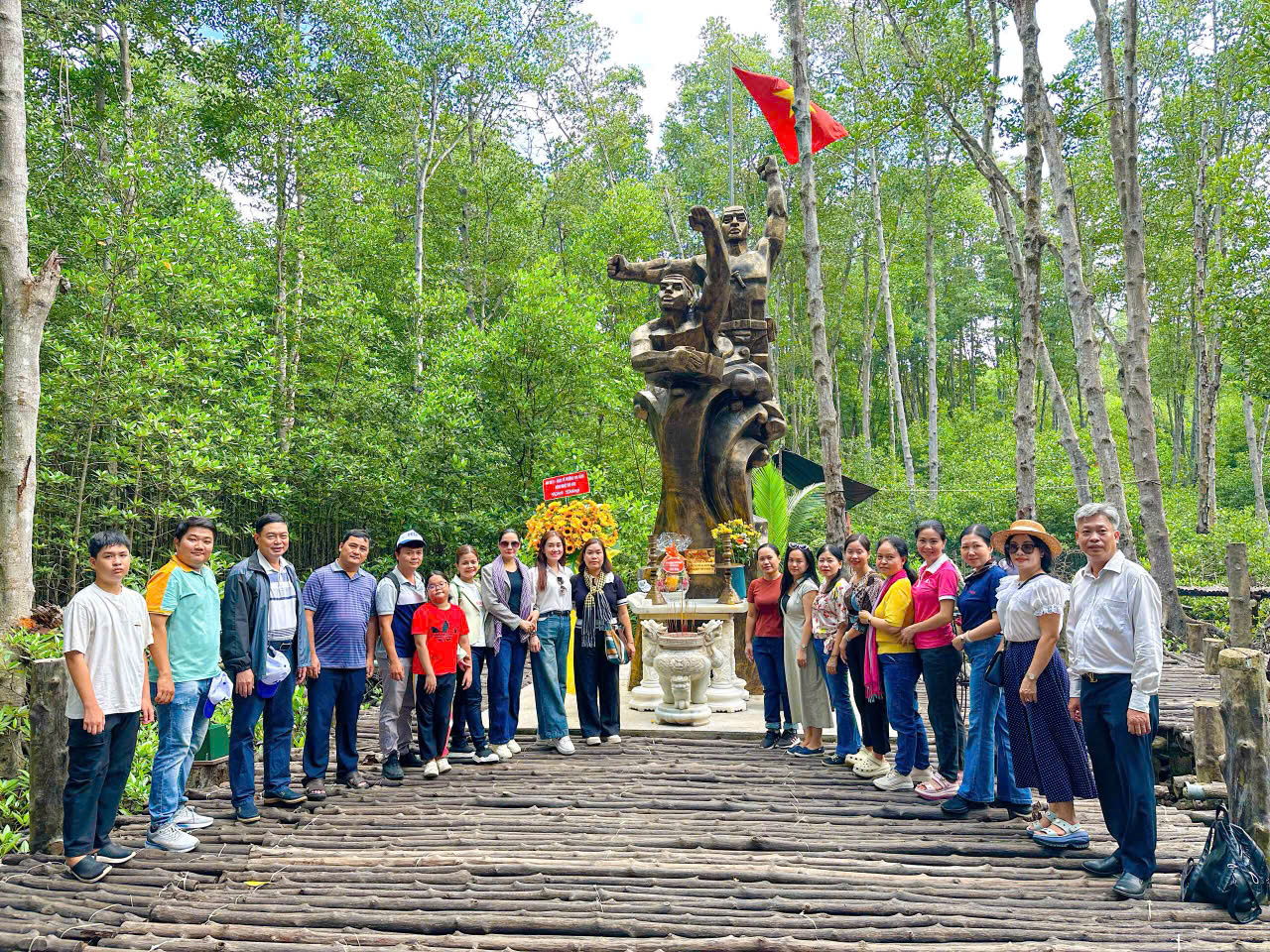 Chi bộ 3 – Hành trình về nguồn tại Rừng Sác, Cần Giờ